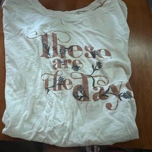 Maurice’s tshirt size medium